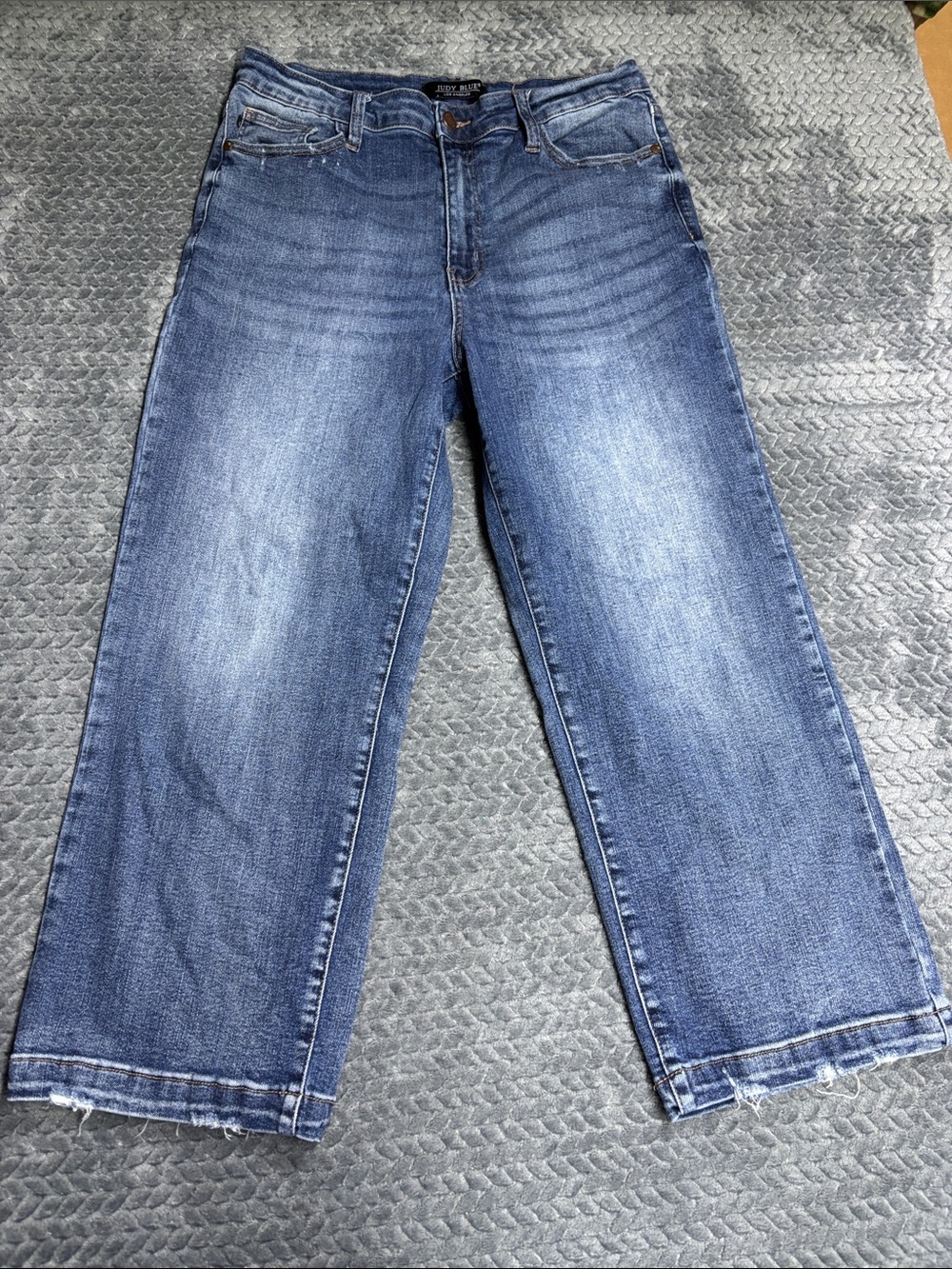 Judy Blue Medium Wash Cropped Straight Leg Jeans